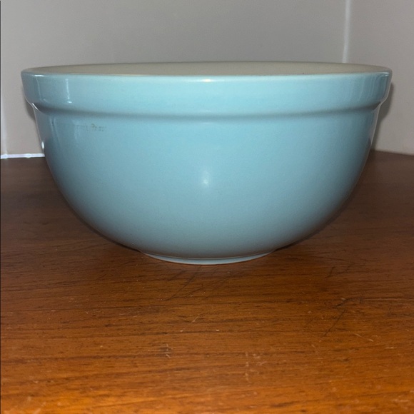 Vintage farmhouse 1950/60s robins egg blue 7 2/3” round crock style serving bowl - Picture 1 of 9